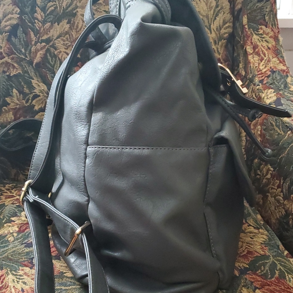 SOLD - Rampage Backpack - Picture 5 of 13